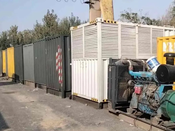 中平镇200KW柴油发电机机组每小时油耗是多少？